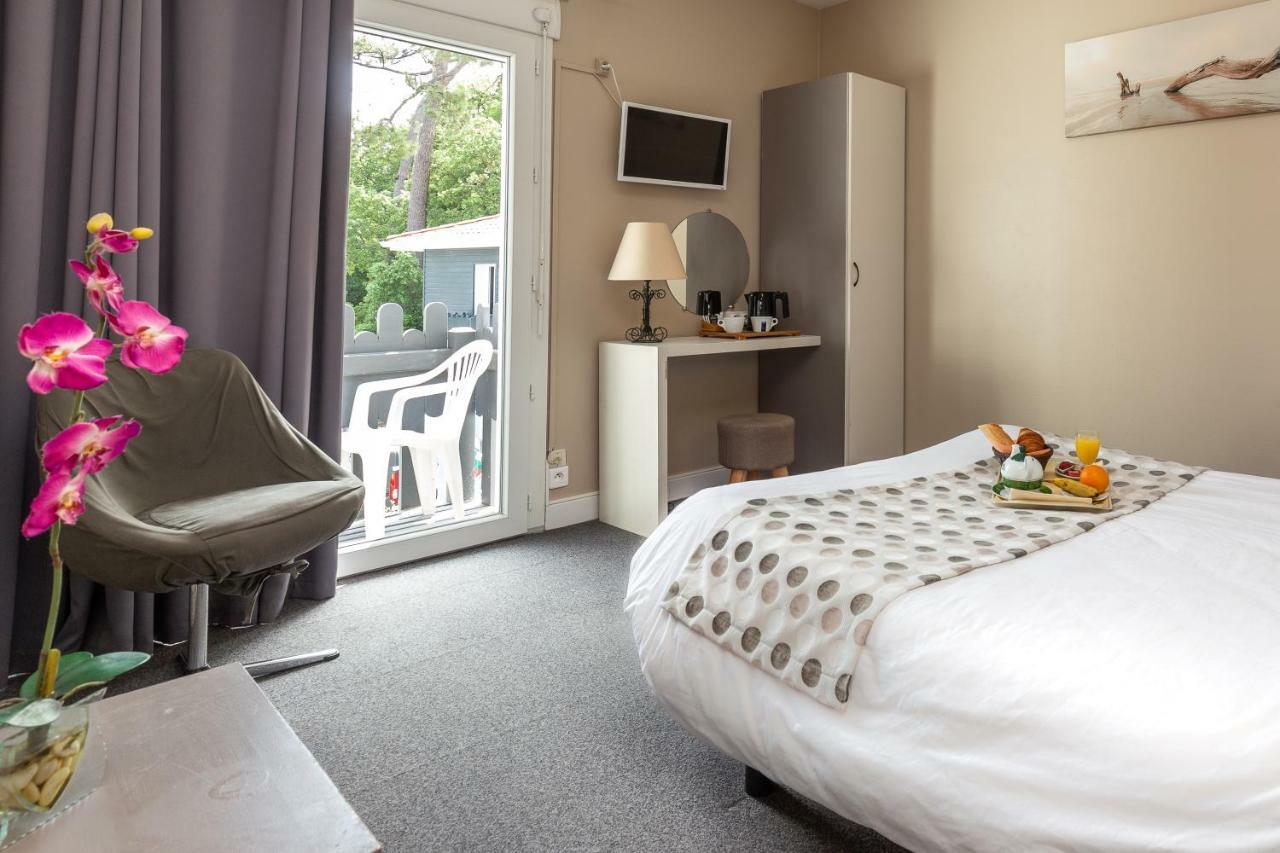 Logis Hotel Le Rond Point Soorts-Hossegor Bagian luar foto